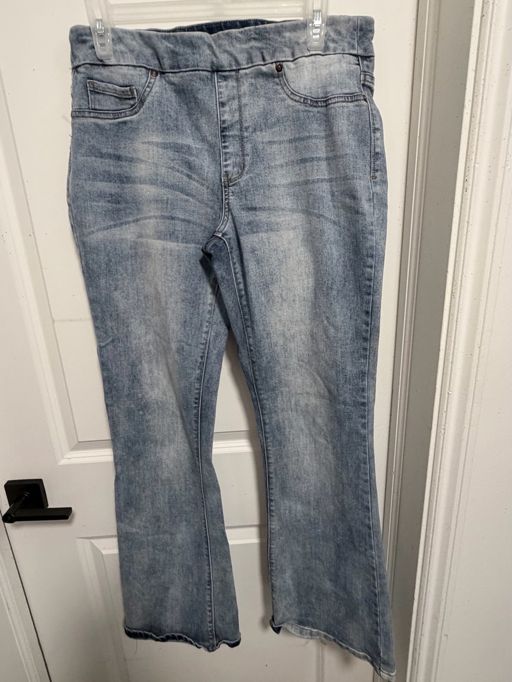 Light Wash Women's Jeans - Comfortable Flare